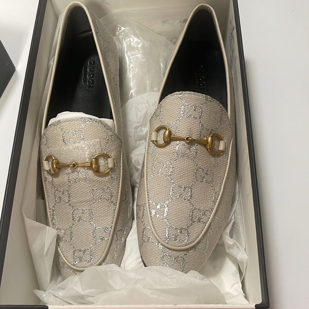 brand new never worn Gucci loafers. They were never used, they’re just too big. - Picture 2 of 4